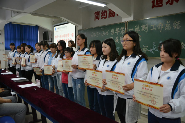 3.数学竞赛获奖学生.JPG 3.数学竞赛获奖学生.JPG