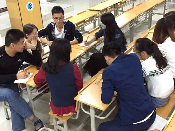 13级辅导员座谈会.jpg 13级辅导员座谈会.jpg