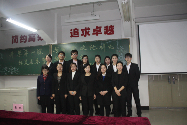 365wm完美体育2015级全体老师合影.JPG