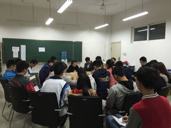 2365wm完美体育学生座谈.JPG 2365wm完美体育学生座谈.JPG