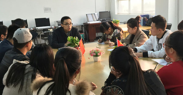 2.学生座谈会.jpg 2.学生座谈会.jpg
