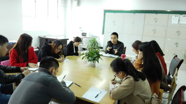 1365wm完美体育辅导员座谈会.jpg 1365wm完美体育辅导员座谈会.jpg