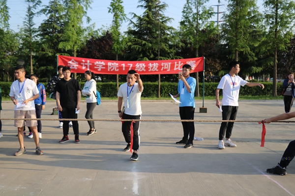 3裁判吹哨发令.jpg